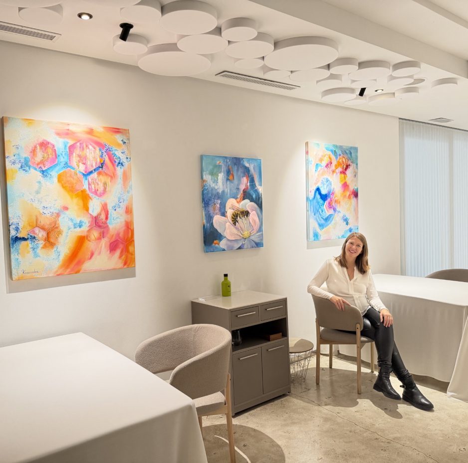 2511-Lienzo-Exhibition-Kassandra-Artist3-web